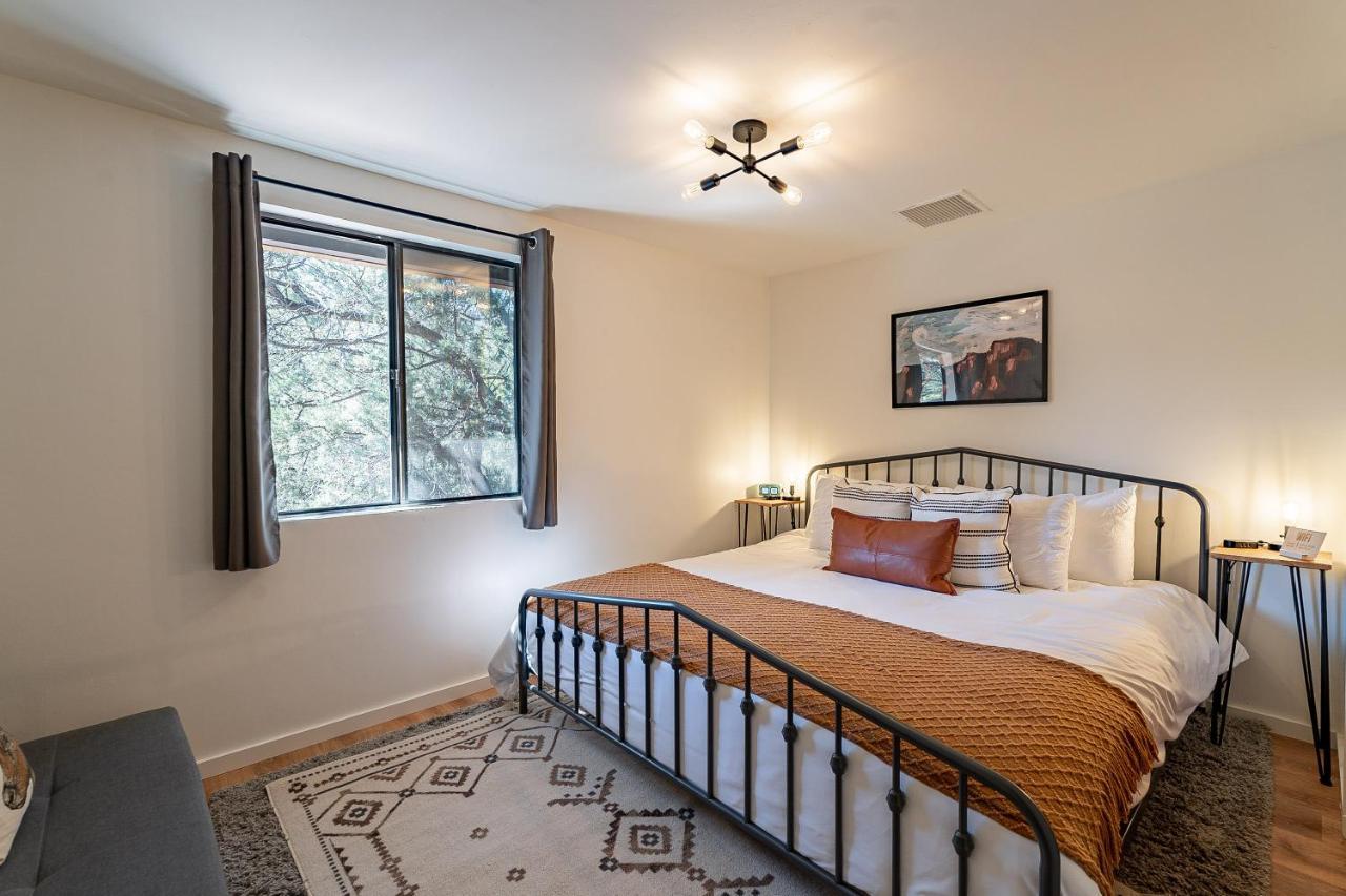 Villa The Pine House - Cozy Mid-Century Modern, Pet-Friendly Extérieur photo