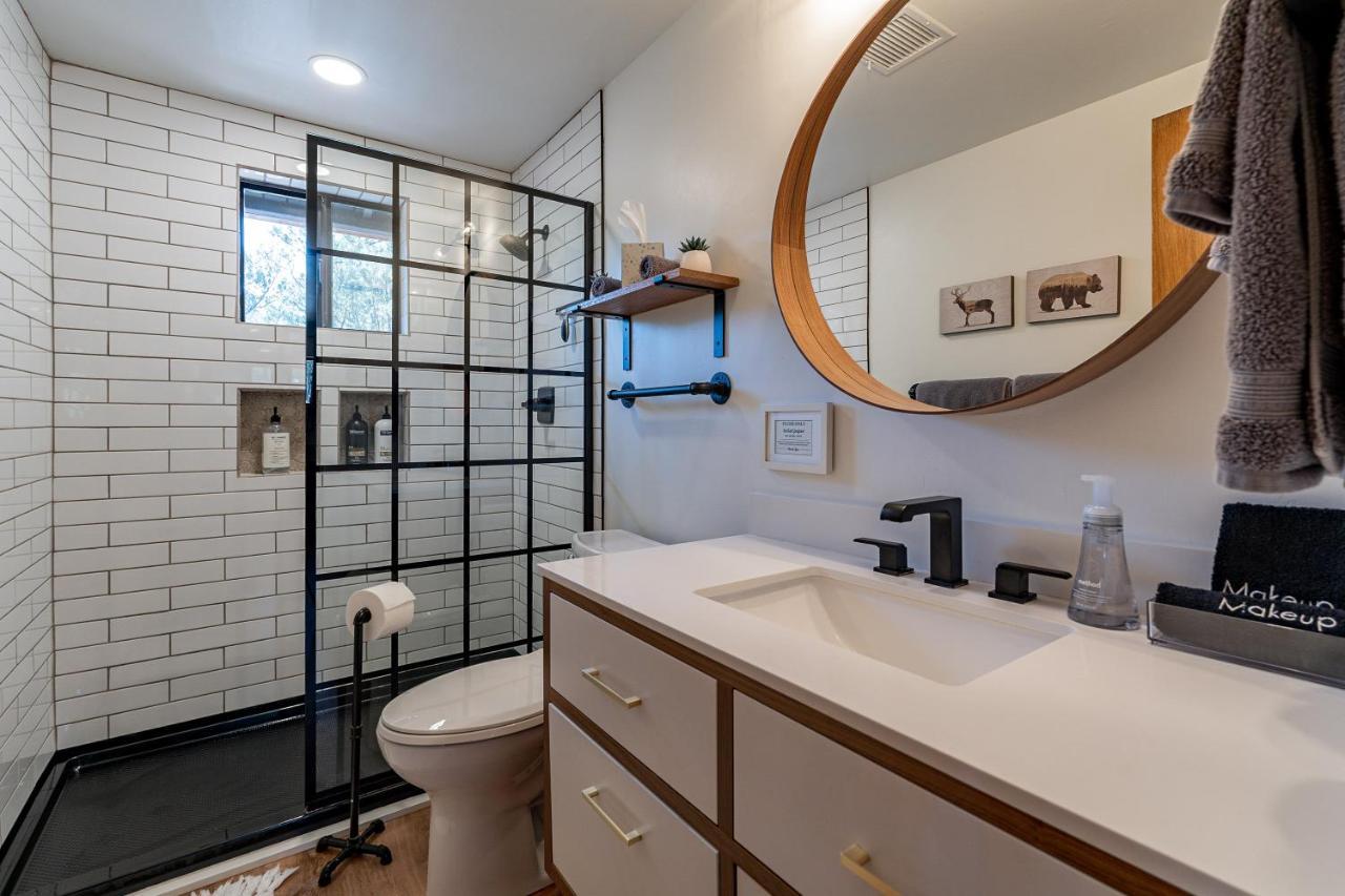 Villa The Pine House - Cozy Mid-Century Modern, Pet-Friendly Extérieur photo